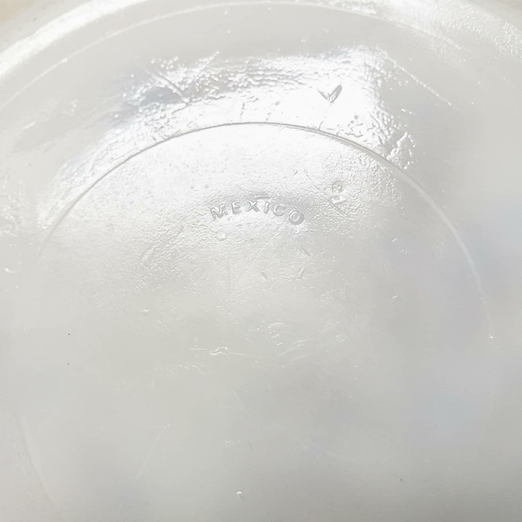 Vintage Milkglass Plate - Picture 3 of 4